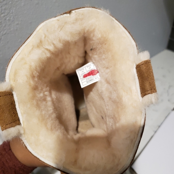 UGG Classic Short Spill Seam Boots - Picture 8 of 8